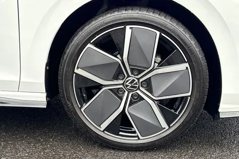 NG24RZX Volkswagen Golf 1.5 eTSI 150 R-Line 5dr DSG, 18' LEEDS ALLOYS Thumbnail #11