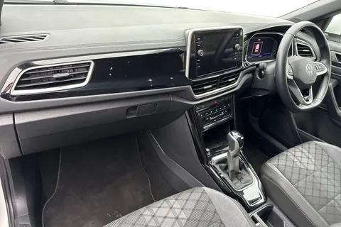 MK74CRF Volkswagen T-Roc 1.5 TSI R-Line DSG Euro 6 (s/s) 5dr Thumbnail #16