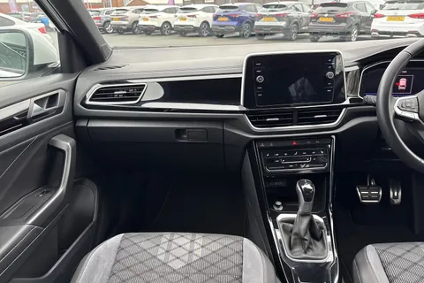 MK74CRF Volkswagen T-Roc 1.5 TSI R-Line DSG Euro 6 (s/s) 5dr Thumbnail #21