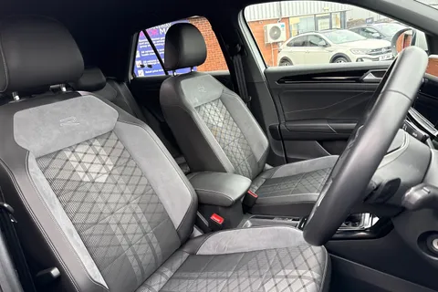 MK74CRF Volkswagen T-Roc 1.5 TSI R-Line DSG Euro 6 (s/s) 5dr Thumbnail #25