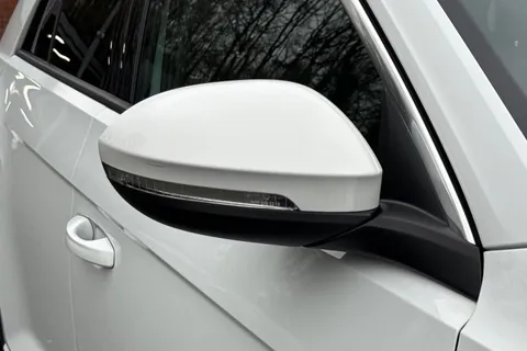 MK74CRF Volkswagen T-Roc 1.5 TSI R-Line DSG Euro 6 (s/s) 5dr Thumbnail #29