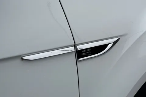 MK74CRF Volkswagen T-Roc 1.5 TSI R-Line DSG Euro 6 (s/s) 5dr Thumbnail #30