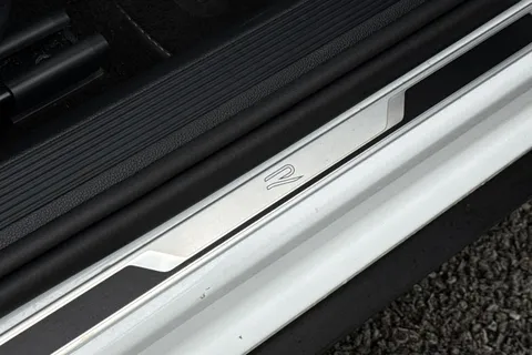 MK74CRF Volkswagen T-Roc 1.5 TSI R-Line DSG Euro 6 (s/s) 5dr Thumbnail #31