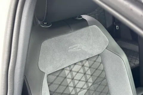 MK74CRF Volkswagen T-Roc 1.5 TSI R-Line DSG Euro 6 (s/s) 5dr Thumbnail #32