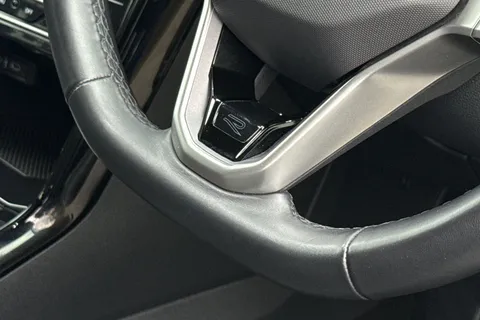 MK74CRF Volkswagen T-Roc 1.5 TSI R-Line DSG Euro 6 (s/s) 5dr Thumbnail #33