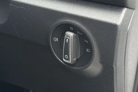 MK74CRF Volkswagen T-Roc 1.5 TSI R-Line DSG Euro 6 (s/s) 5dr Thumbnail #35