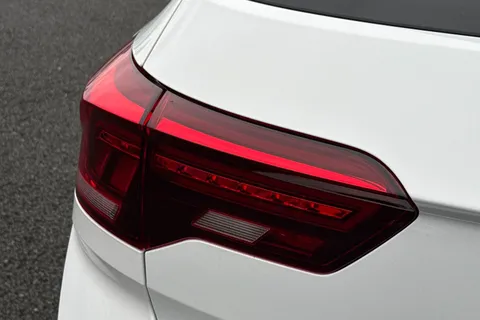 MK74CRF Volkswagen T-Roc 1.5 TSI R-Line DSG Euro 6 (s/s) 5dr Thumbnail #39