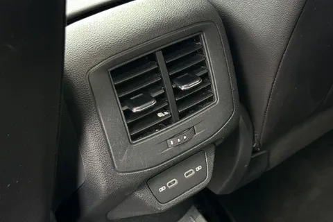 MK74CRF Volkswagen T-Roc 1.5 TSI R-Line DSG Euro 6 (s/s) 5dr Thumbnail #40