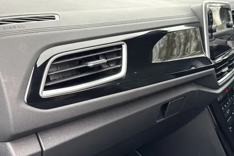 MK74CRF Volkswagen T-Roc 1.5 TSI R-Line DSG Euro 6 (s/s) 5dr Thumbnail #42