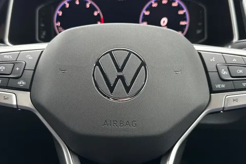 MK74CRF Volkswagen T-Roc 1.5 TSI R-Line DSG Euro 6 (s/s) 5dr Thumbnail #43