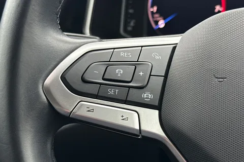 MK74CRF Volkswagen T-Roc 1.5 TSI R-Line DSG Euro 6 (s/s) 5dr Thumbnail #44