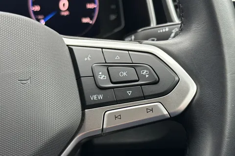 MK74CRF Volkswagen T-Roc 1.5 TSI R-Line DSG Euro 6 (s/s) 5dr Thumbnail #45