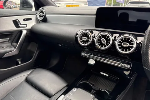 FE70SZO Mercedes-Benz Cla Class 1.3 CLA180 AMG Line (Premium Plus 2) Coupe 7G-DCT Euro 6 (s/s) 4dr Thumbnail #16