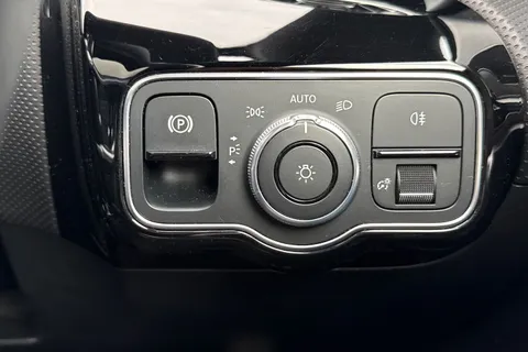 FE70SZO Mercedes-Benz Cla Class 1.3 CLA180 AMG Line (Premium Plus 2) Coupe 7G-DCT Euro 6 (s/s) 4dr Thumbnail #40