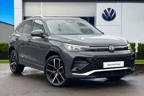 DA25PFJ Volkswagen Tiguan 2.0 TDI R-Line 5dr DSG⭐ IQ Light, Sunroof, Info & Driver Assistance package Thumbnail #2