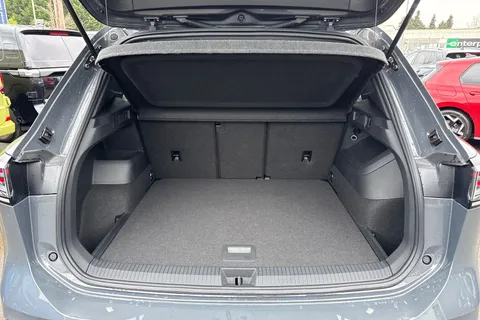 DA25PFJ Volkswagen Tiguan 2.0 TDI R-Line 5dr DSG⭐ IQ Light, Sunroof, Info & Driver Assistance package Thumbnail #7