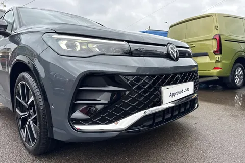 DA25PFJ Volkswagen Tiguan 2.0 TDI R-Line 5dr DSG⭐ IQ Light, Sunroof, Info & Driver Assistance package Thumbnail #9