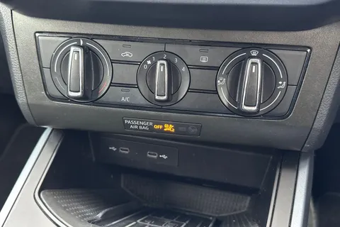 DE70FSD SEAT Arona 1.0 TSI SE Technology Euro 6 (s/s) 5dr Thumbnail #22