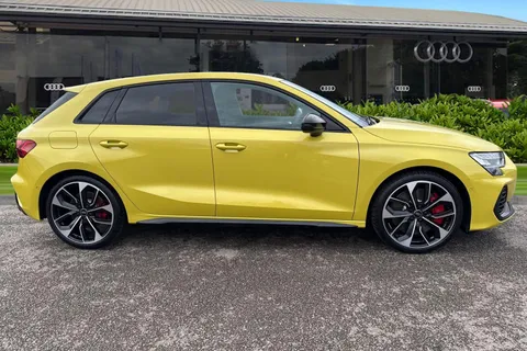  Audi S3 2.0 TFSI Black Edition Sportback S Tronic quattro Euro 6 (s/s) 5dr Thumbnail #4