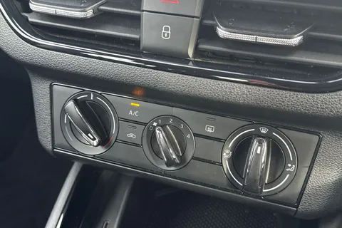 ML72HMY Škoda Kamiq 1.0 TSI SE Euro 6 (s/s) 5dr Thumbnail #20