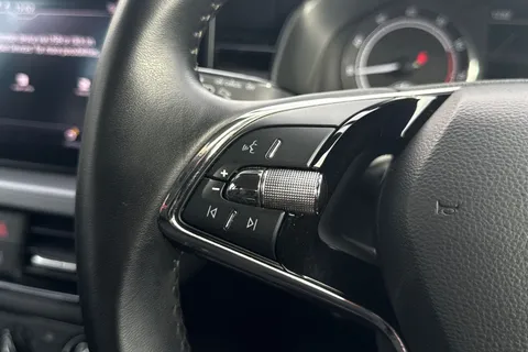 ML72HMY Škoda Kamiq 1.0 TSI SE Euro 6 (s/s) 5dr Thumbnail #29