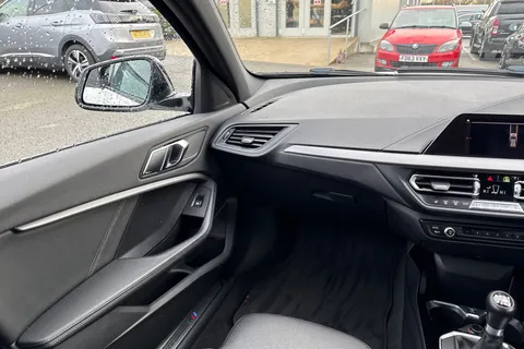 SG70NDV BMW 1 Series 1.5 118i M Sport Euro 6 (s/s) 5dr Thumbnail #16