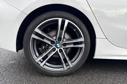 SG70NDV BMW 1 Series 1.5 118i M Sport Euro 6 (s/s) 5dr Thumbnail #23