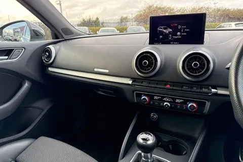 PX68YEJ Audi A3 1.5 TFSI CoD 35 S line Sportback Euro 6 (s/s) 5dr Thumbnail #46