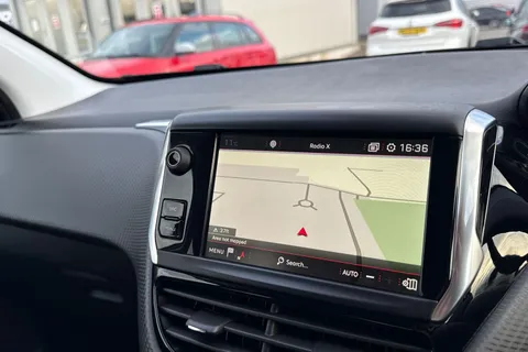 KO19LVP PEUGEOT 208 1.2 PureTech GPF GT Line Euro 6 (s/s) 5dr Thumbnail #18