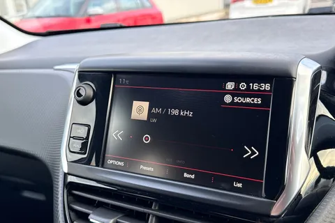 KO19LVP PEUGEOT 208 1.2 PureTech GPF GT Line Euro 6 (s/s) 5dr Thumbnail #46