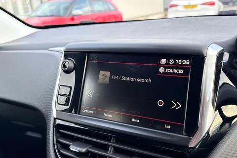 KO19LVP PEUGEOT 208 1.2 PureTech GPF GT Line Euro 6 (s/s) 5dr Thumbnail #47