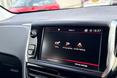 KO19LVP PEUGEOT 208 1.2 PureTech GPF GT Line Euro 6 (s/s) 5dr Thumbnail #54