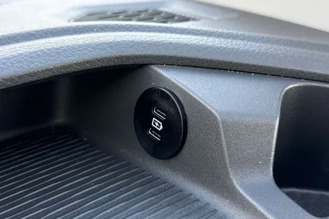 DF25HNA Volkswagen Transporter 2.0 TDI 110 Commerce Pro Van Thumbnail #36