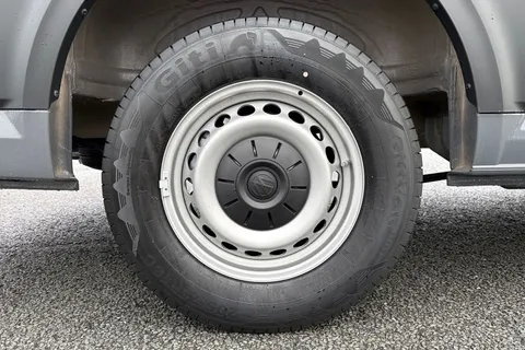 DC75XVB Volkswagen Crafter CR35 Panel Commerce Plus LWB 140 PS 2.0 TDI 6sp Manual - Rear Step/Camera Thumbnail #11