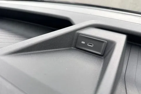 DC75XVB Volkswagen Crafter CR35 Panel Commerce Plus LWB 140 PS 2.0 TDI 6sp Manual - Rear Step/Camera Thumbnail #37