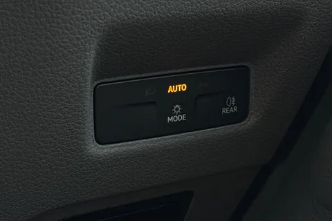 DC75XVB Volkswagen Crafter CR35 Panel Commerce Plus LWB 140 PS 2.0 TDI 6sp Manual - Rear Step/Camera Thumbnail #45