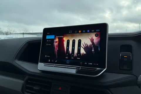 DC75XVB Volkswagen Crafter CR35 Panel Commerce Plus LWB 140 PS 2.0 TDI 6sp Manual - Rear Step/Camera Thumbnail #55