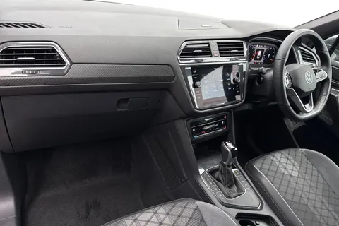 BT74LTN Volkswagen Tiguan Allspace 1.5 TSI R-Line 5dr DSG Thumbnail #17
