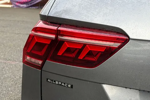 BT74LTN Volkswagen Tiguan Allspace 1.5 TSI R-Line 5dr DSG Thumbnail #30