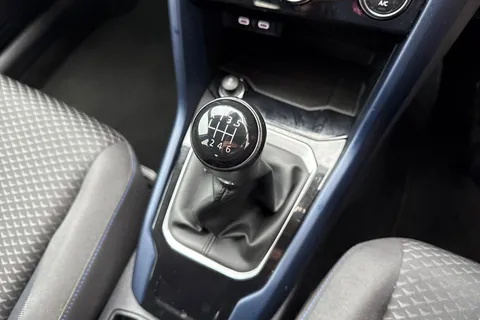 PF70VXT Volkswagen T-Roc 1.5 TSI EVO United Euro 6 (s/s) 5dr Thumbnail #24