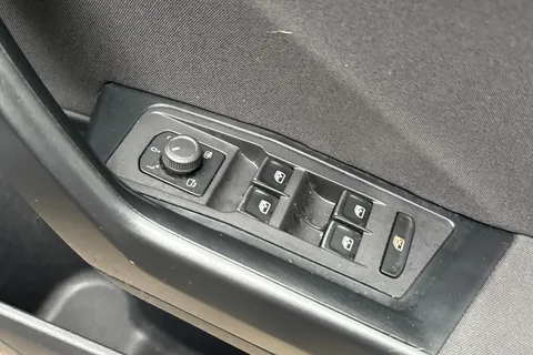 PF70VXT Volkswagen T-Roc 1.5 TSI EVO United Euro 6 (s/s) 5dr Thumbnail #41