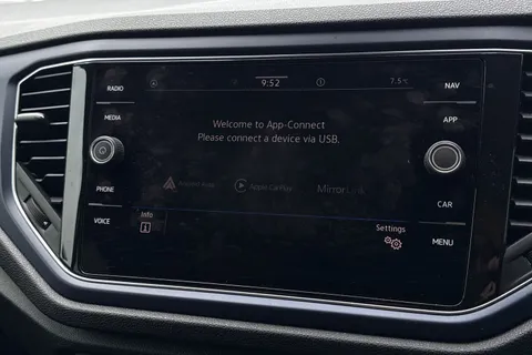 PF70VXT Volkswagen T-Roc 1.5 TSI EVO United Euro 6 (s/s) 5dr Thumbnail #48