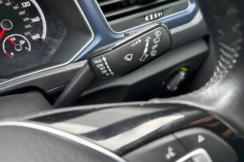 PF70VXT Volkswagen T-Roc 1.5 TSI EVO United Euro 6 (s/s) 5dr Thumbnail #55