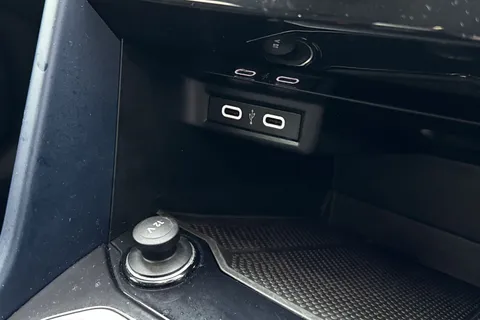 PF70VXT Volkswagen T-Roc 1.5 TSI EVO United Euro 6 (s/s) 5dr Thumbnail #59