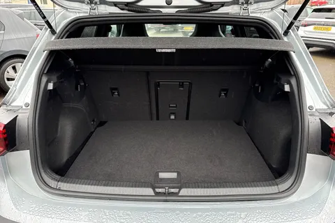 DE25RVX Volkswagen Golf 1.5 TSI 150 R-Line 5dr ⭐18' Leeds alloy wheels | Panoramic sunroof | Area V Thumbnail #7