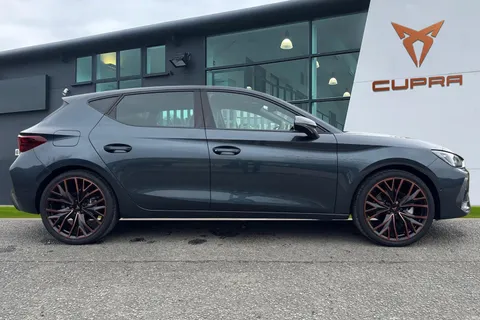 KM75LBJ CUPRA Leon 1.5 eHybrid 25.8kWh V3 DSG Euro 6 (s/s) 5dr Thumbnail #4