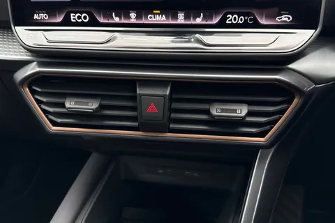 KM75LBJ CUPRA Leon 1.5 eHybrid 25.8kWh V3 DSG Euro 6 (s/s) 5dr Thumbnail #23