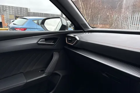 KM75LBJ CUPRA Leon 1.5 eHybrid 25.8kWh V3 DSG Euro 6 (s/s) 5dr Thumbnail #34