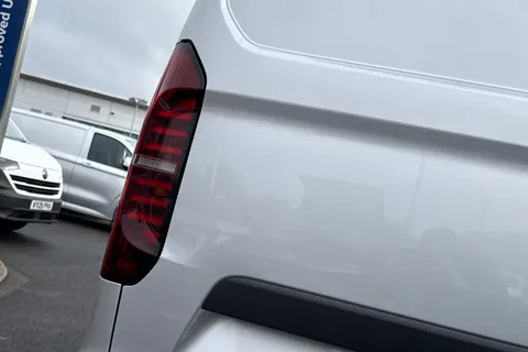 BT75AVR Volkswagen Transporter 2.0 TDI 150PS Commerce Pro Van Auto-Tailgate Thumbnail #35