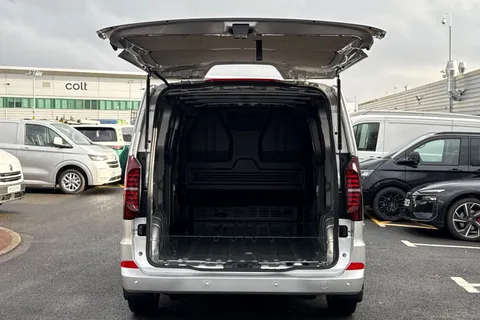 BT75AVR Volkswagen Transporter 2.0 TDI 150PS Commerce Pro Van Auto-Tailgate Thumbnail #40